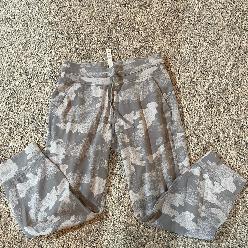 🆕LuluLemon crop sweat pants